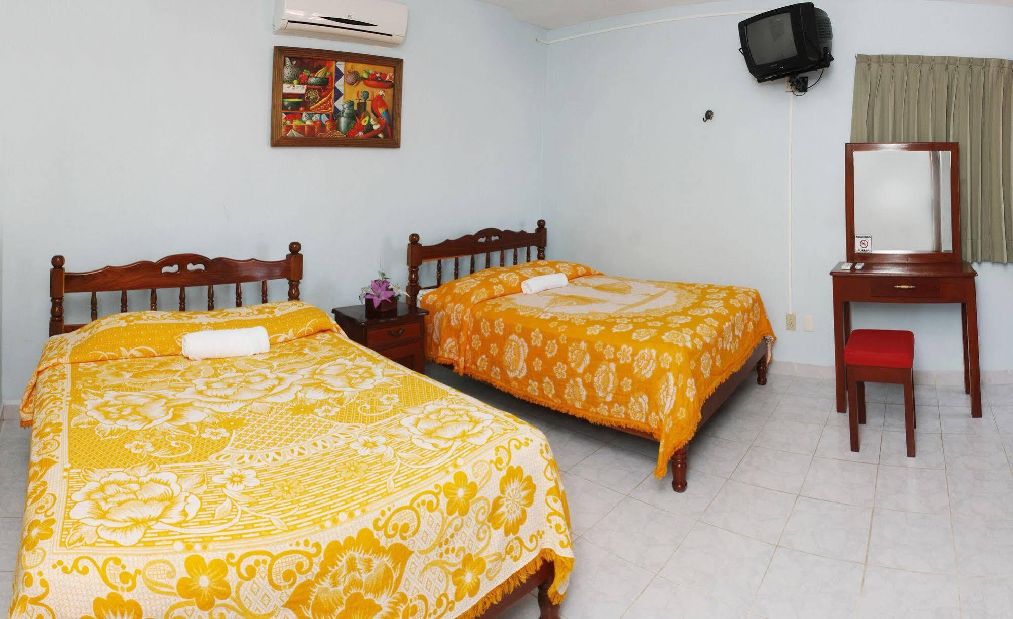 Hotel Hacienda בקאלאר מראה חיצוני תמונה